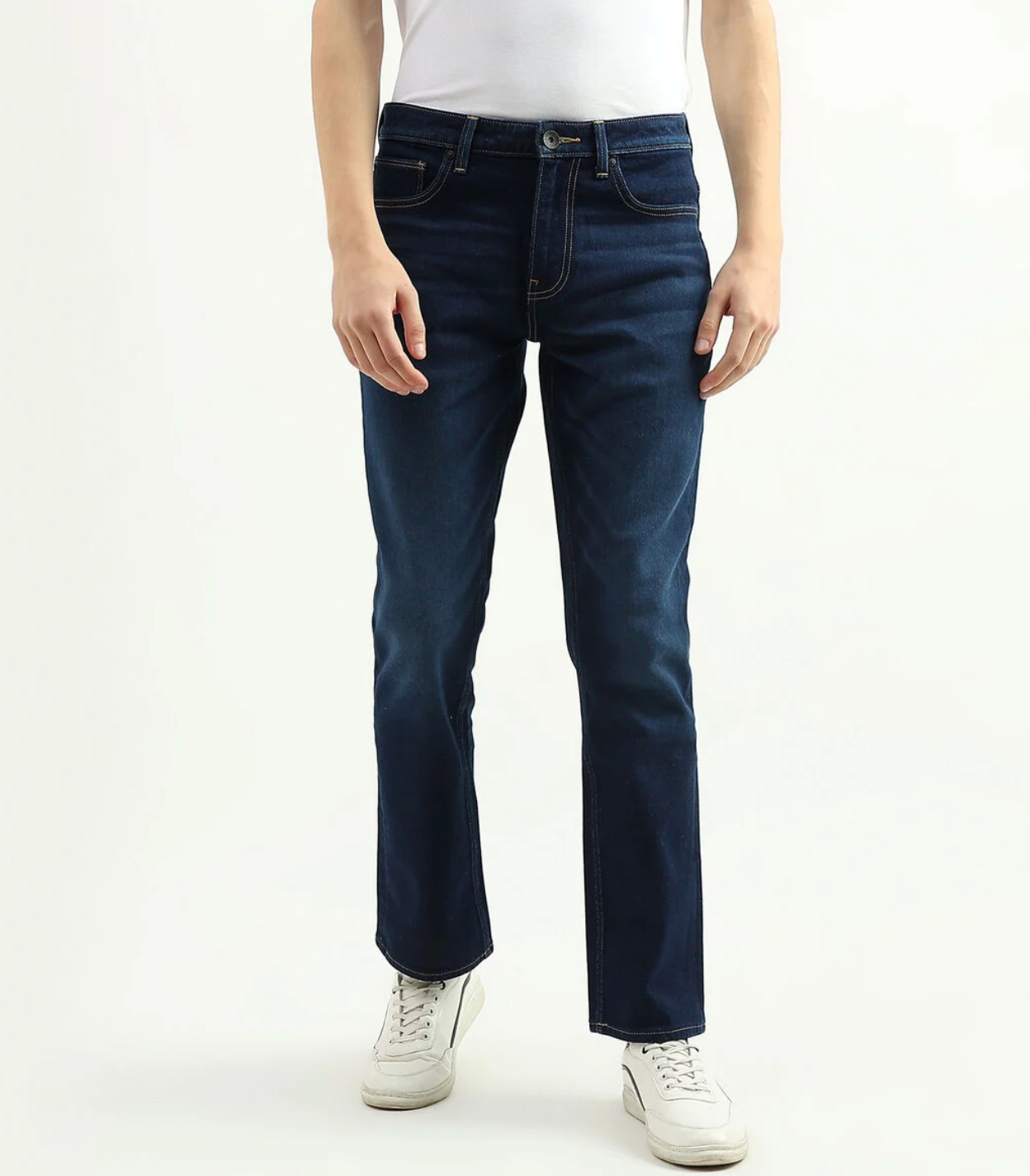 UCB MEN SOLID BOOTLEG JEANS