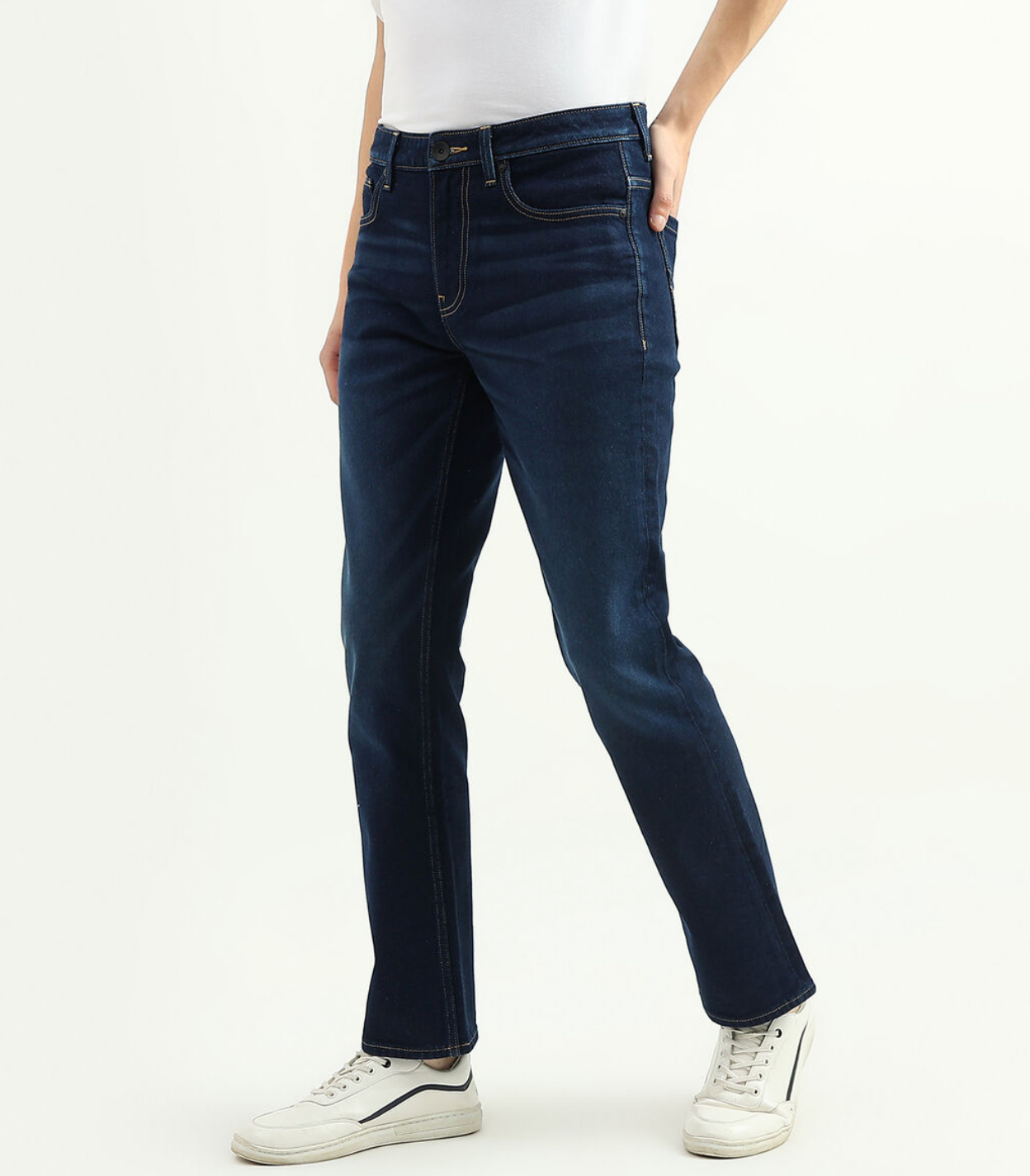 UCB MEN SOLID BOOTLEG JEANS