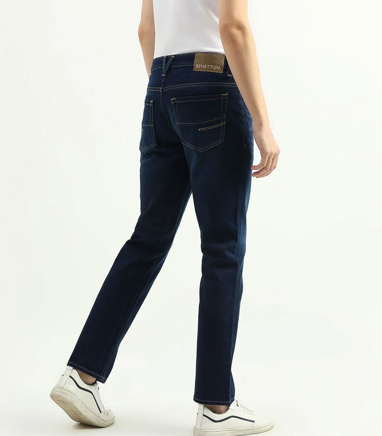 UCB MEN SOLID BOOTLEG JEANS