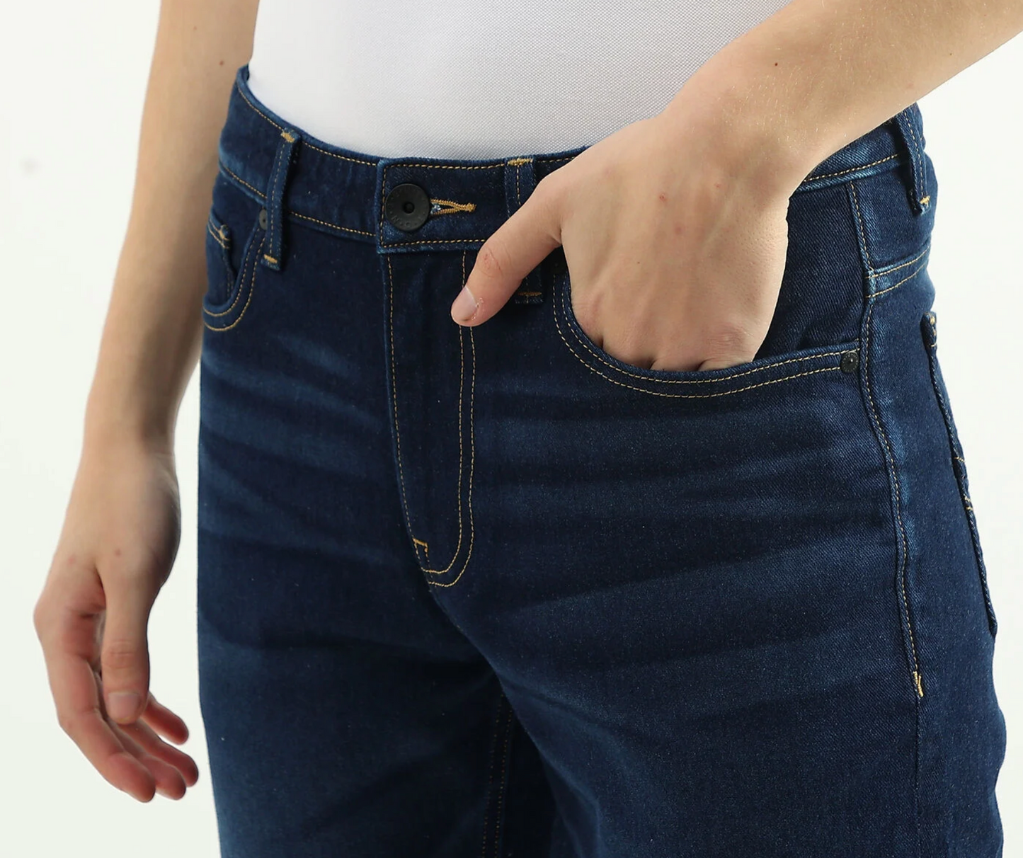 UCB MEN SOLID BOOTLEG JEANS